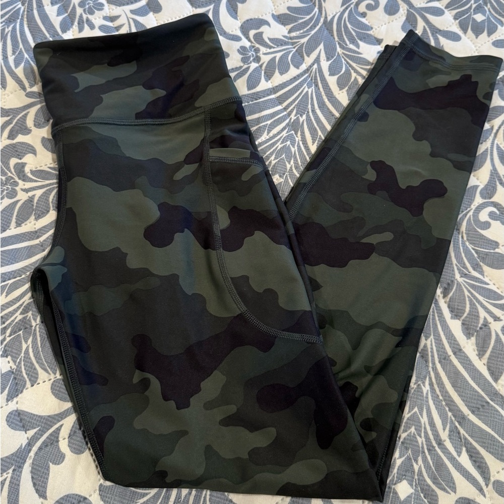 Old Navy Active Camo Leggings